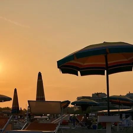 Sunny By The Sea In Apartman